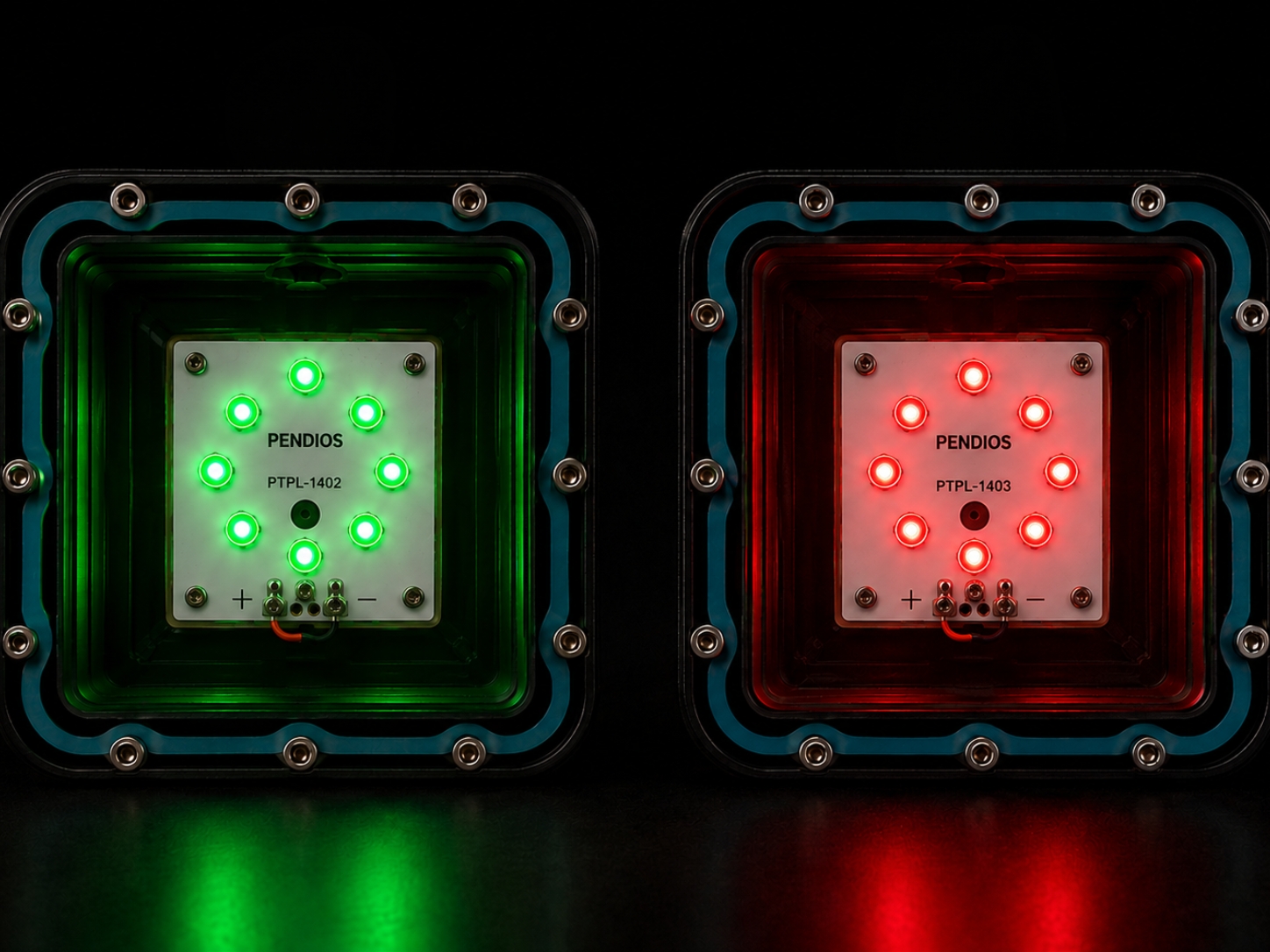 Position light, green and red units, illuminated